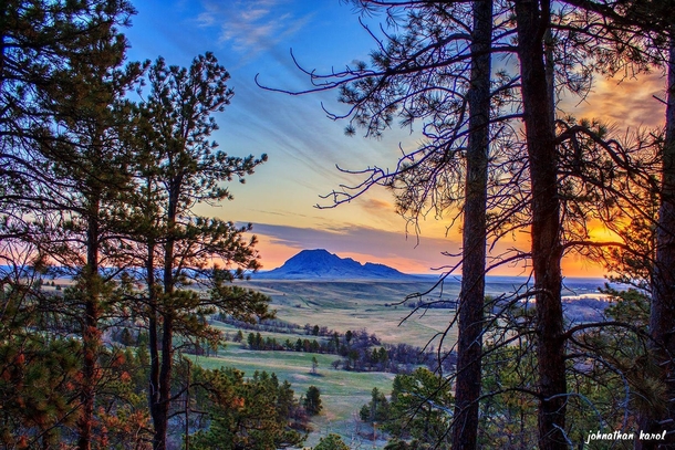 This image has an empty alt attribute; its file name is bear-butte-mountain-sturgis-south-dakota-39105.jpg